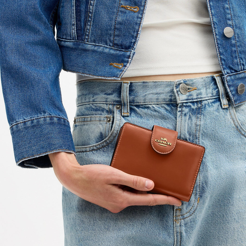 Coach Outlet Medium Corner Zip Wallet